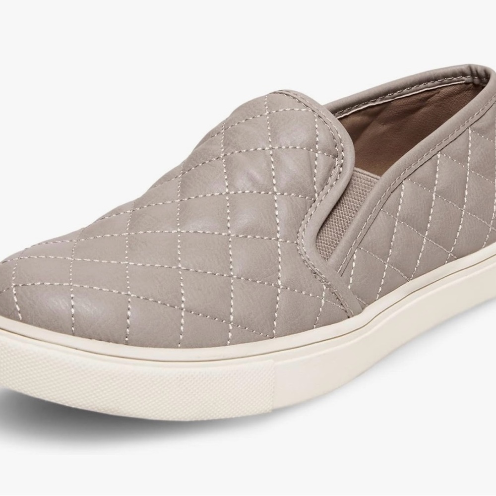 Taupe Steve Madden flats barely worn